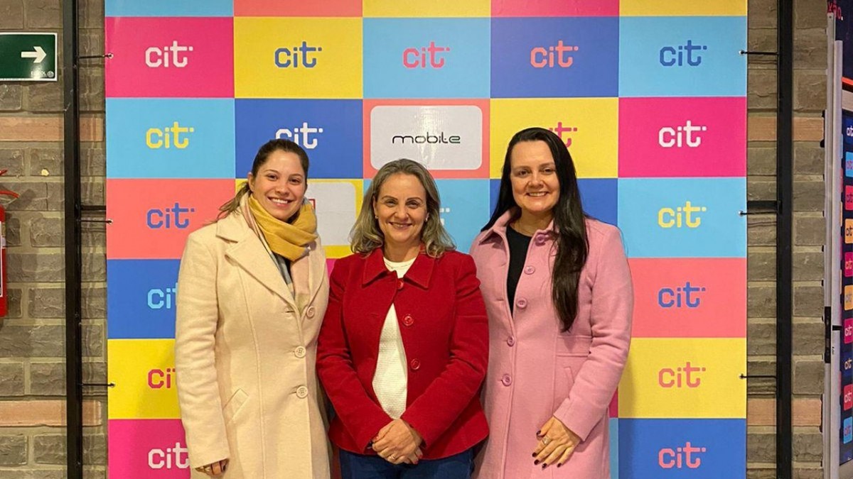 Gestora Jéssica Mattana do Inova RS com a Gerente do SEBRAE Norte, Silvana Berguemmaier, e a Gestora de Projetos do Sebrae, Cheila Lorenzon.