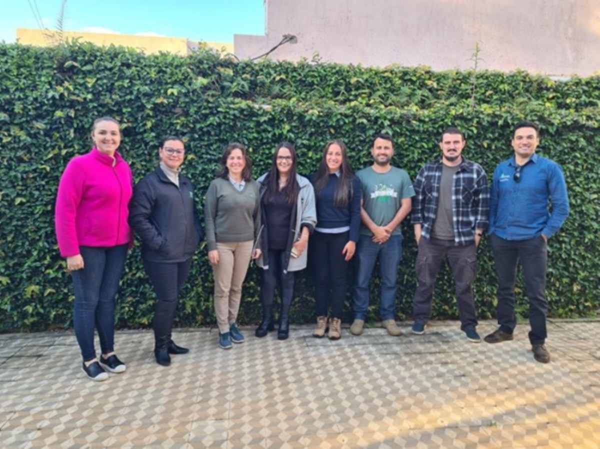 Adriana Vargas e Elisangela de Almeida Ferreira, da Fundação Maronna, Vitor Almada, do Pampatec, e professores e pesquisadores da Engenharia Agrícola da Unipampa, Elder de Macedo Rodrigues, Vinicius dos Santos Cunha, Chaiane Guerra da Conceição, Lanes Beatriz Acosta Jacques e Eracilda Fontanela.